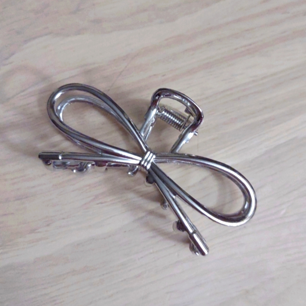 UO Y2k Ribbon Bow Chrome Silver  Hair Claw Clip Accessory